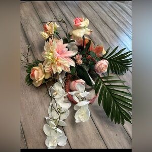 Elegant Floral Arrangement with Pink and White Accents